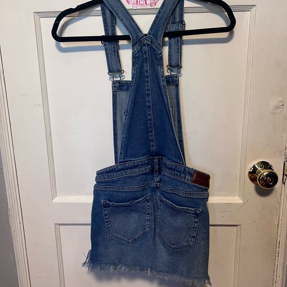 Hollister boyfriend short overalls - Picture 2 of 3